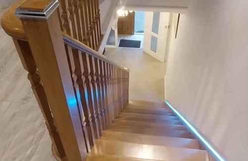 Downham House | Bromley Manor - Spacious 11 Bedroom House
