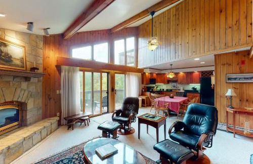 Bromley Mountain Apartment | Bromley Mountain Condo CD2