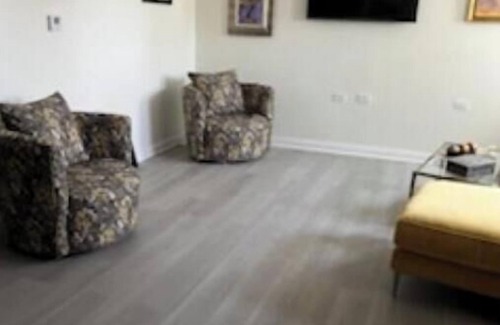 Bronzeville Apartment | Bronzeville Garden Unit with beautiful side yard