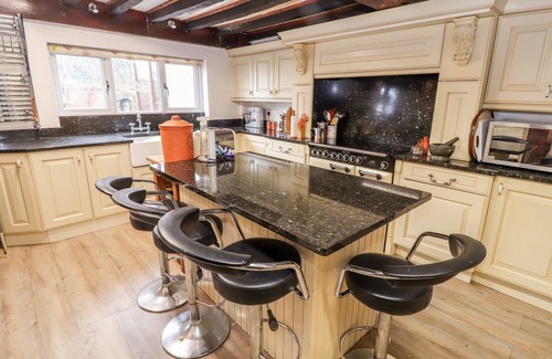 Sugnall Cottage | BROOK HOUSE, pet friendly, character holiday cottage in Eccleshall