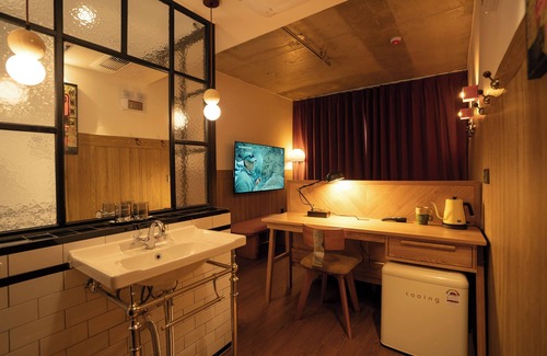 Daehangno Hotel | Brooklyn Blues