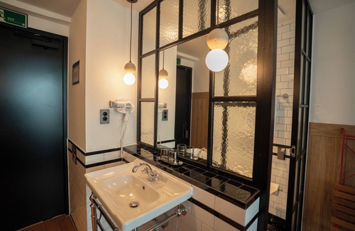 Daehangno Hotel | Brooklyn Blues
