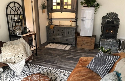 Washington Cottage | Brookside cabin on Budding Homestead