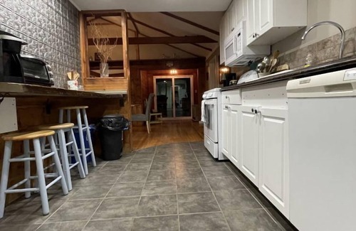 Goshen House | Brookside Hideaway, Brook Road Inn