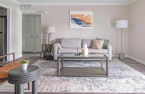 Homewood Apartment | Brookwood 1BD 5 - One Bedroom Apartment, Sleeps 2
