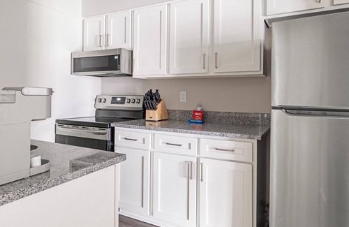 Homewood Apartment | Brookwood 1BD 5 - One Bedroom Apartment, Sleeps 2