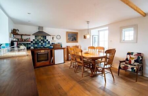 Ventry House | Brosnan's Cottage - Ventry