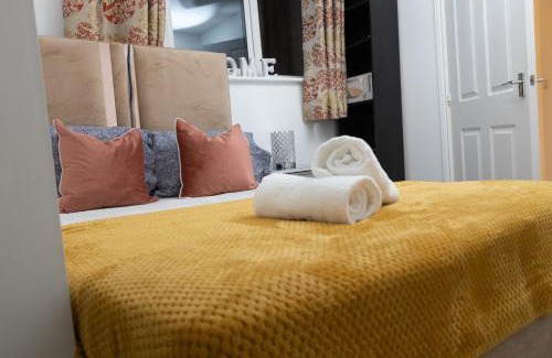 Newport Pagnell Apartment | Broughton Haven 5 Beds House Free WiFi, Free parking, NETFLIX