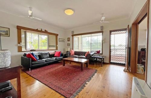 Broulee House | Broulee Pet Friendly Coastal Delight