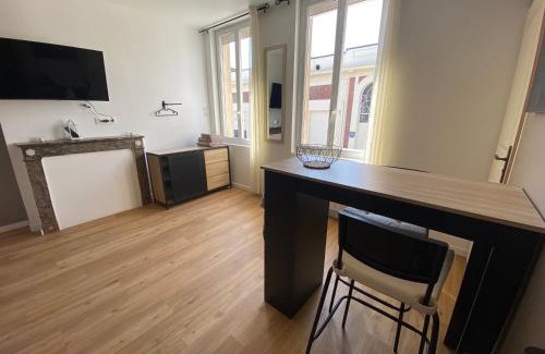 Louviers Apartment | Brown Cosy Loft Centre
