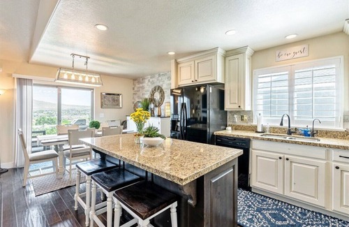 Eagle Mountain House | Brown Mountain Home: Pet Friendly, 30+ day special!