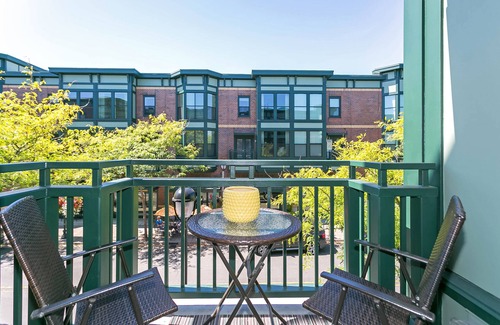 Orenco Station Condo | Brownstone Loft in Orenco