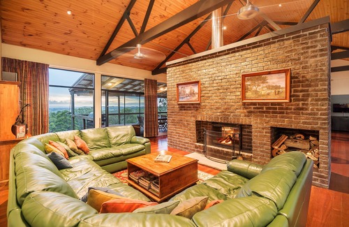 Vacy Cabin | Brumby's Run Lodge at BANJOS BUSHLAND RETREAT - couples, families & large groups