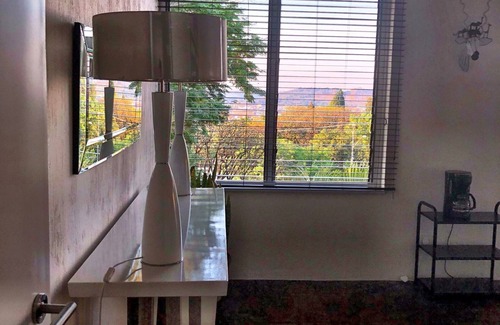 Muckleneuk Apartment | Bruna's Italian private apartment -the Olivo Suite