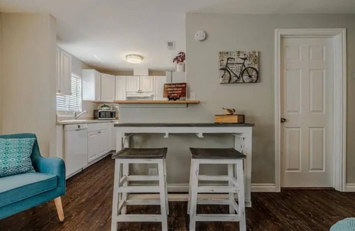 Tri-Cities House | Bruneau Bungalow Side A
