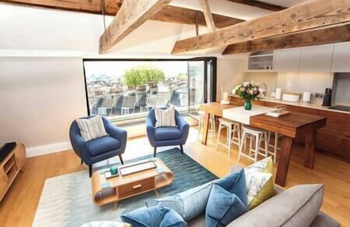 Upper Town Apartment | Brunswick Penthouse Flat