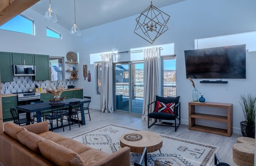 Hatch House | Bryce Canyon - Brycegate Retreat - Modern Comforts - Stunning Views