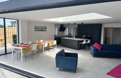 Malltraeth House | BRYN ABER, family friendly, luxury holiday cottage in Newborough