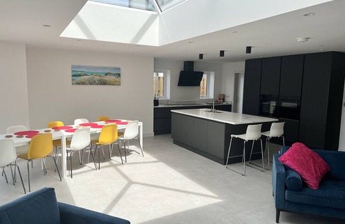 Malltraeth House | BRYN ABER, family friendly, luxury holiday cottage in Newborough