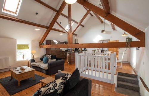 Caergeiliog Other | Bryn Lon: Pet-friendly rural retreat in Caergeiliog