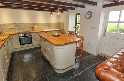Pontfaen Cottage | BRYN NANTE, pet friendly, with open fire in Maenclochog