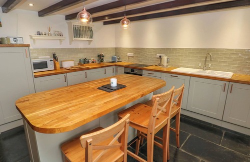 Pontfaen Cottage | BRYN NANTE, pet friendly, with open fire in Maenclochog
