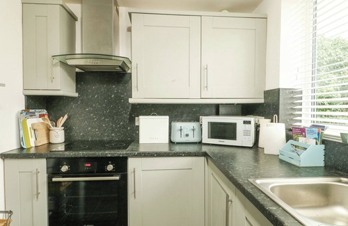 Moelfre Cottage | BRYN TIRION, pet friendly, country holiday cottage in Moelfre