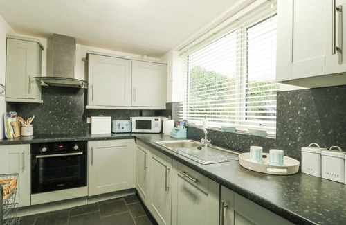 Moelfre Cottage | BRYN TIRION, pet friendly, country holiday cottage in Moelfre