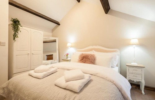 Ystradgynlais House | Bryn-Y-Groes Cottage
