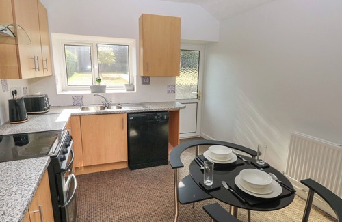 Burry Port House | BRYNAWEL, pet friendly, character holiday cottage in Burry Port