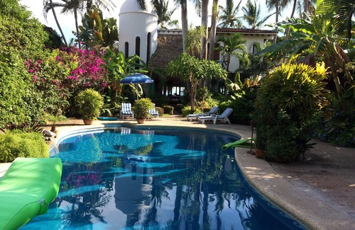 Bucerias House | BUCERIAS~EX-LARGE CASA~20 SECONDS to BEACH~Lush Tropical Gardens~Great Location~