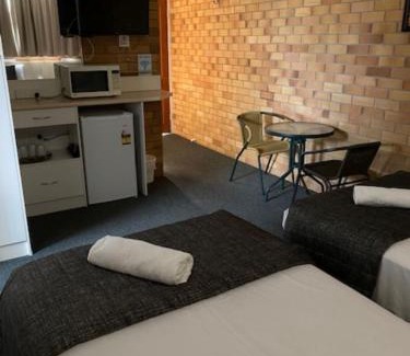 Warwick Hotel | Buckaroo Motor Inn