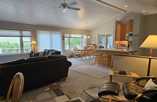 Hall Quarry Cottage | Buckeyes & Blueberries-beautiful, updated cottage overlooking Somes Sound and Acadia Natioal Park