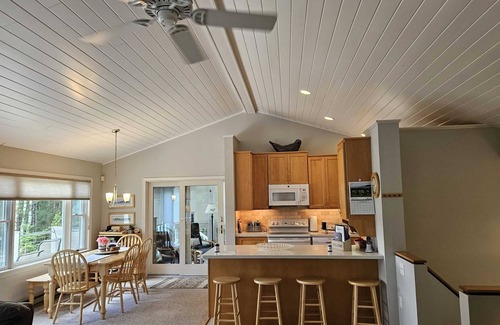 Hall Quarry Cottage | Buckeyes & Blueberries-beautiful, updated cottage overlooking Somes Sound and Acadia Natioal Park