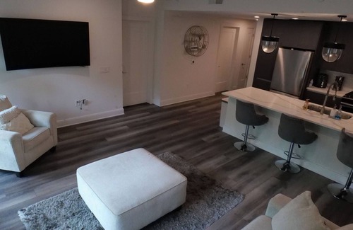 Buckhead Apartment | Buckhead Escape 1BR + Den + Balcony & Pool View