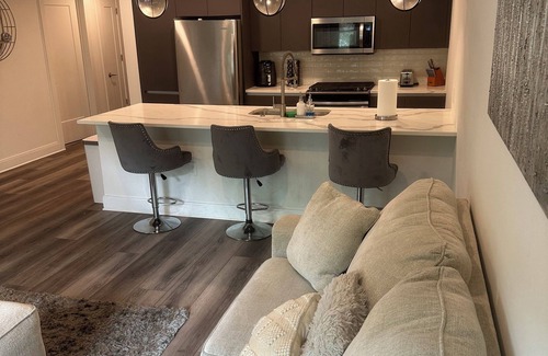 Buckhead Apartment | Buckhead Escape 1BR + Den + Balcony & Pool View