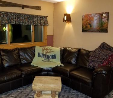 Munising Hotel | Buckhorn Resort