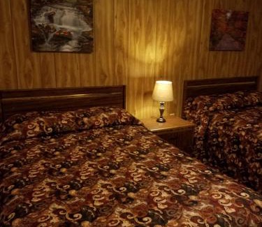 Munising Hotel | Buckhorn Resort