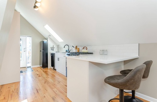 Wicker Park Apartment | Bucktown Loft - top floor, near Bloomingdale Trail