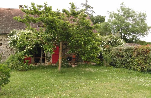 Cras House | Bucolic charm and poetry of an old Lotoise barn