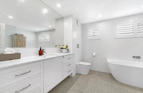 Surfers Paradise Villa | Budds Villa 1 By Khove