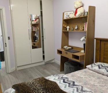 Limerick House | Budget Friendly King Room, Limerick