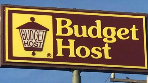 Kirksville Hotel | Budget Host Village Inn