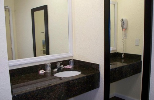 Wall Hotel | Budget Inn & Suites