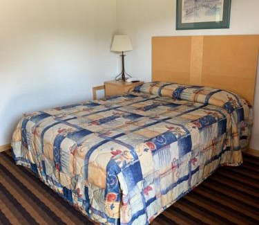 Newton Falls Hotel | Budget Lodge Newton Falls