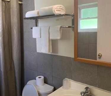 Newton Falls Hotel | Budget Lodge Newton Falls