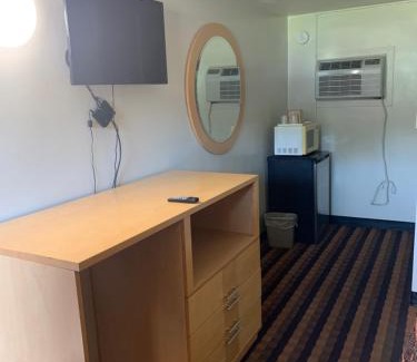 Newton Falls Hotel | Budget Lodge Newton Falls