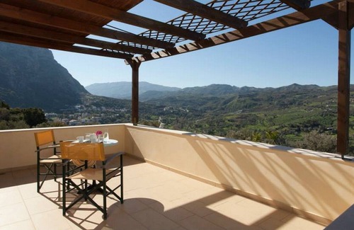 Spilion Villa | Budget Villa for Families in Spili, w/ Private Pool, BBQ & Children Area