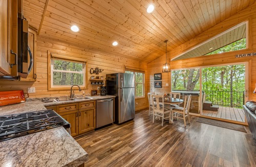 Fort Payne Cabin | Bud’s Place. Romantic getaway. Hot tub