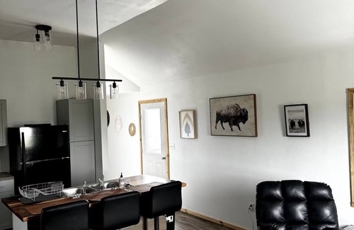 Blackfeet Indian Reservation House | Buffalo Loft- 1-bedroom house with WiFi, AC, located near Glacier National Park